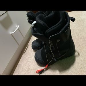 Snowboard boots